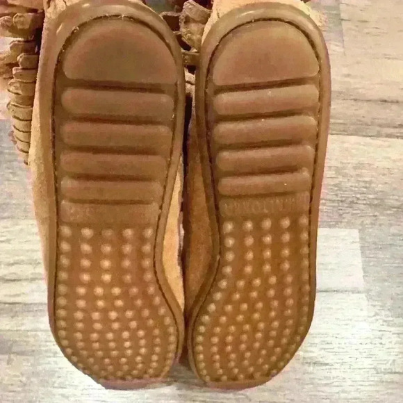 Minnetonka Moccasin, Double Fringe Side Boot, Sz. 9.5 - Picture 8 of 9